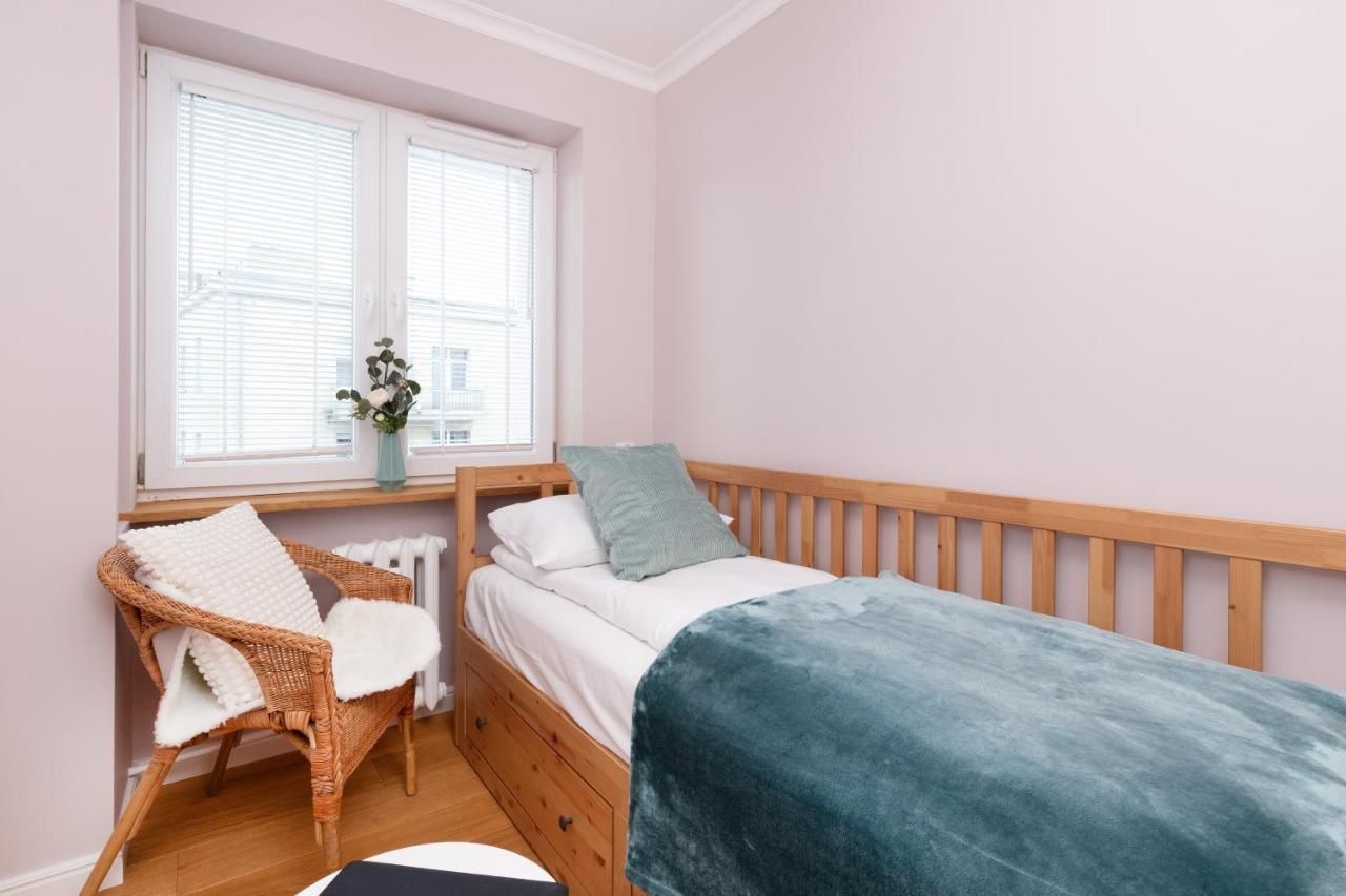 Cozy Pastel Two Bedroom Apartment In Central Gdynia By Noclegi Renters エクステリア 写真