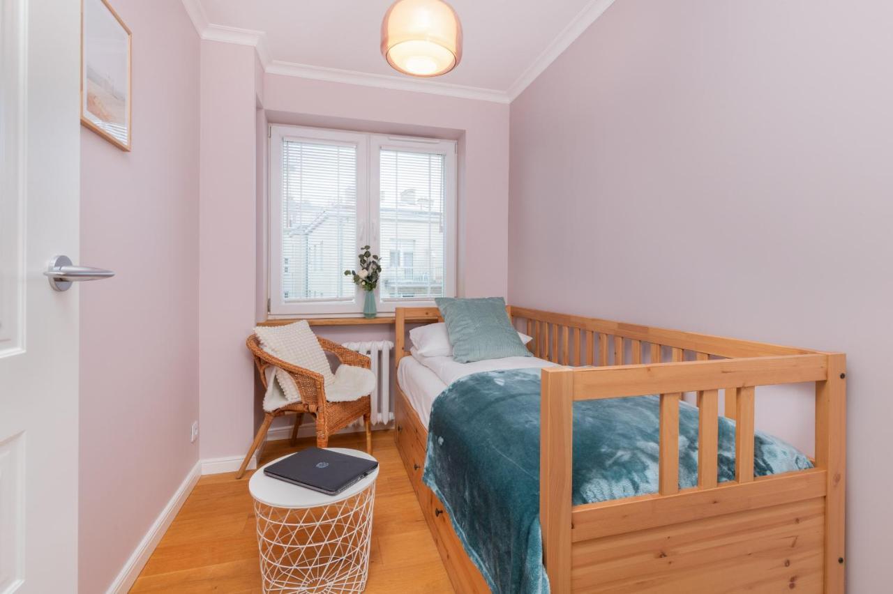 Cozy Pastel Two Bedroom Apartment In Central Gdynia By Noclegi Renters エクステリア 写真