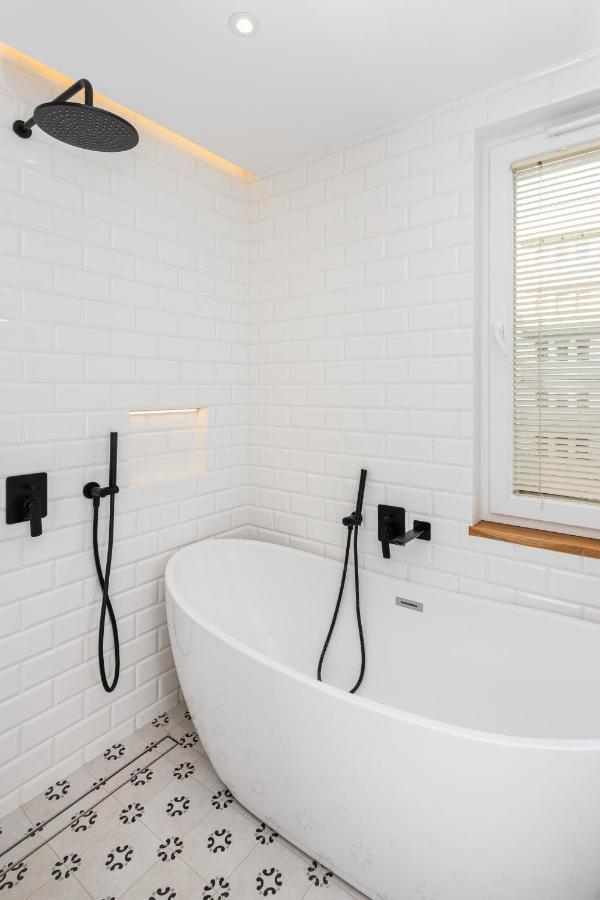 Cozy Pastel Two Bedroom Apartment In Central Gdynia By Noclegi Renters エクステリア 写真