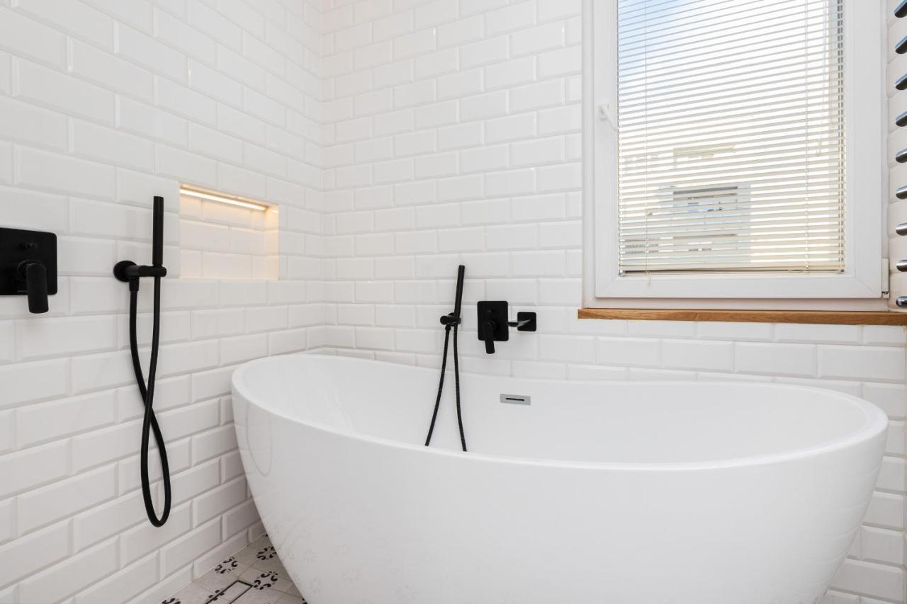 Cozy Pastel Two Bedroom Apartment In Central Gdynia By Noclegi Renters エクステリア 写真