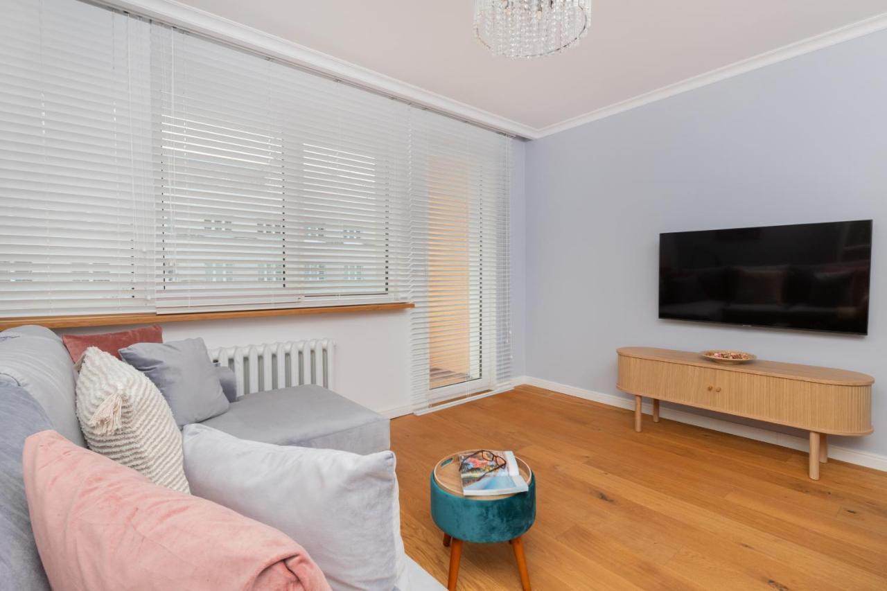 Cozy Pastel Two Bedroom Apartment In Central Gdynia By Noclegi Renters エクステリア 写真
