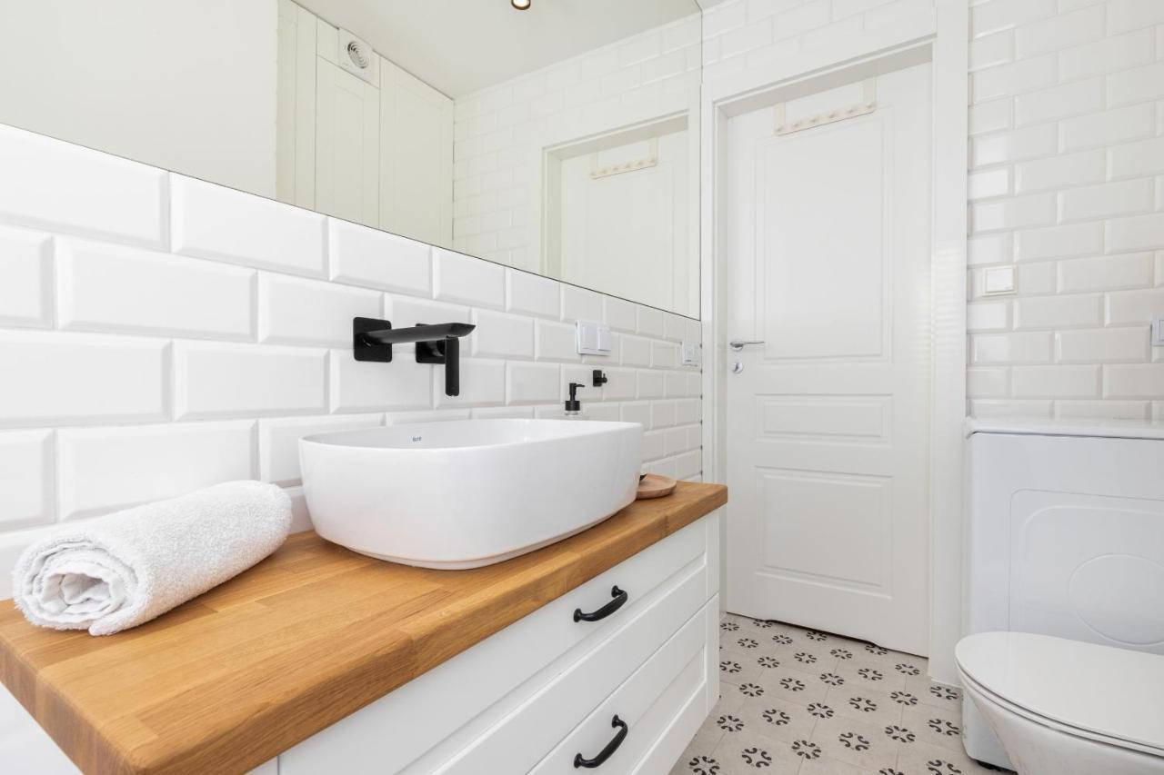 Cozy Pastel Two Bedroom Apartment In Central Gdynia By Noclegi Renters エクステリア 写真